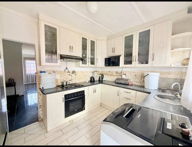 3 BEDROOM HOUSE FOR SALE IN VANDERBIJLPARK CE 2